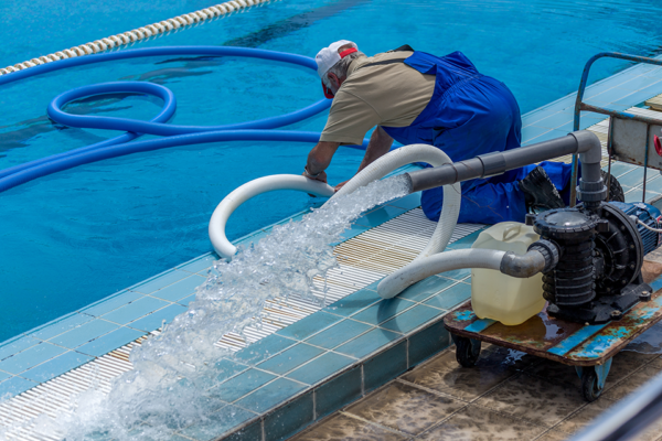 Mantenedor de piscinas de uso colectivo